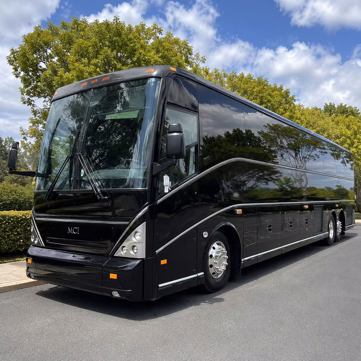 compare airport transfer options for business groups flying into charleston international airport